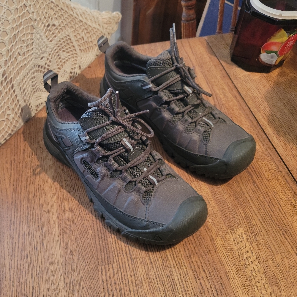 Keen Tennis Shoes Size 10 Womens Size 8.5 Mens